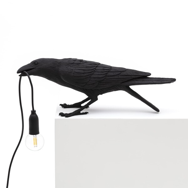 Big_nastolnaya_lampa_bird_playing_black_1