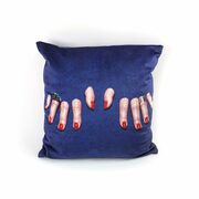 Thumb_podushka_toiletpaper_fingers_1