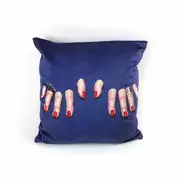Thumb_podushka_toiletpaper_fingers_1